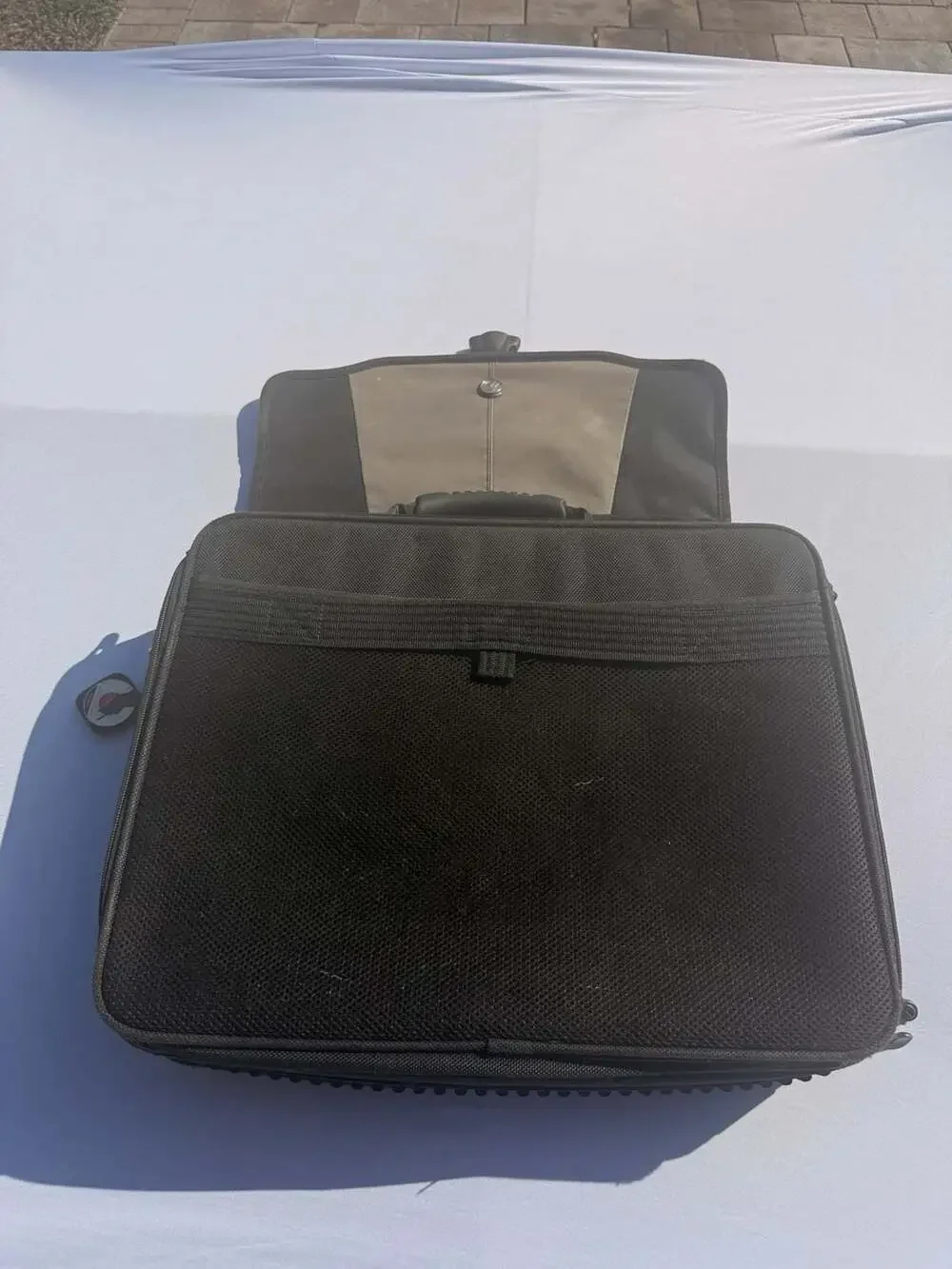 Targus Black and Gray Deluxe Laptop Messenger Bag Briefcase CPT401D